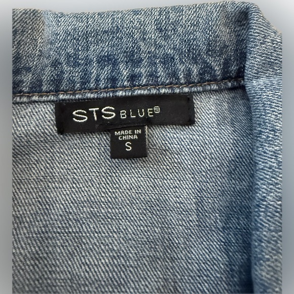 STS Blue Distressed Medium Wash Denim Jacket Size Small - Picture 4 of 4
